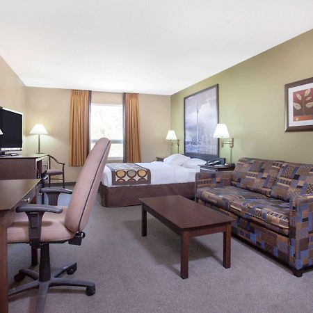 Super 8 By Wyndham Midland Hotel Kültér fotó